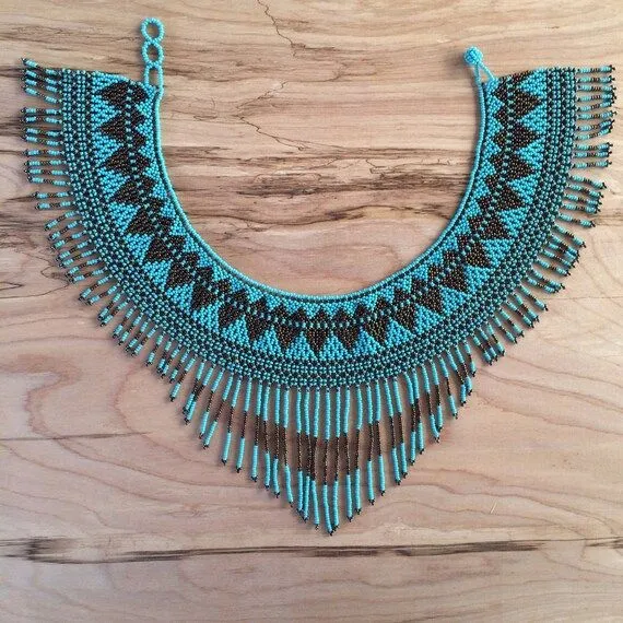 Collar de barbas GUERRERA / Collar de Chaquiras / por FLORyFAUNA Collar de barbas GUERRERA / Collar de Chaquiras / por FLORyFAUNA