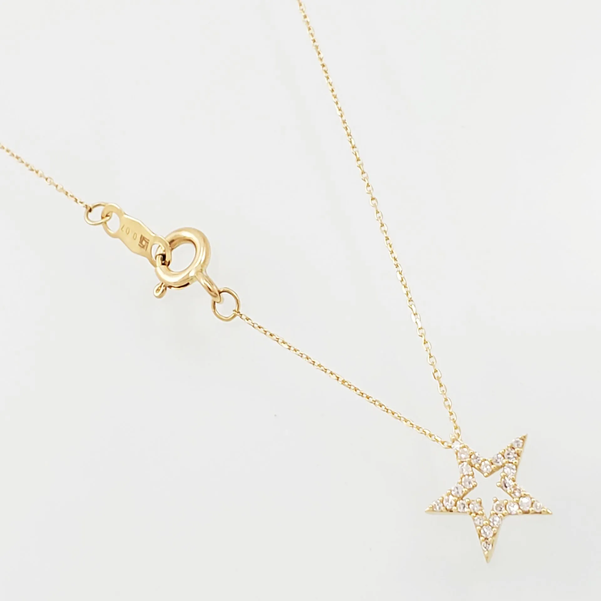 Collar estrella de 5 puntas con diamantes pavé - Oro Amarillo 18Kts - Eurogems Collar estrella de 5 puntas con diamantes pavé - Oro Amarillo 18Kts - Eurogems
