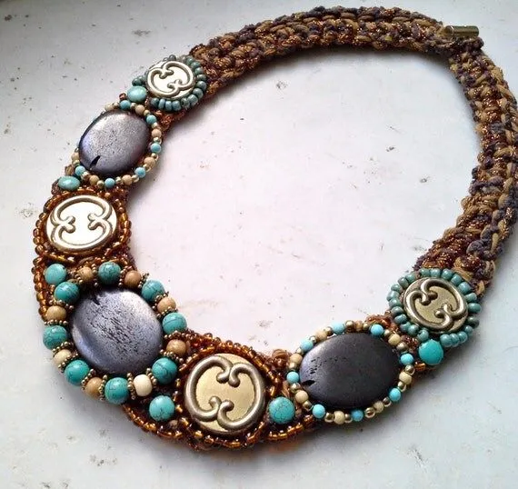 Collar étnico collar con piedras semi-preciosas por AzzurroTerra