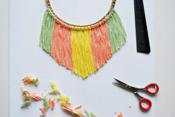 Collar con flecos paso a paso - Guía de MANUALIDADES Collar con flecos paso a paso - Guía de MANUALIDADES