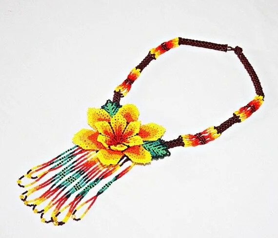 Collar Huichol Con Aretes por BiuluArtisanBoutique en Etsy