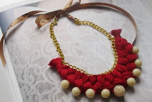 Collar hecho a mano con hilos y cuentas ~ Manoslindas.com