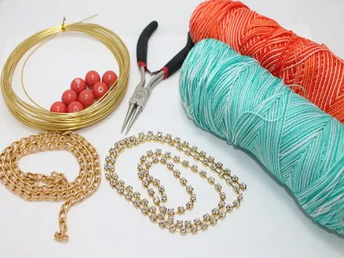 Como hacer un collar tejido con cadenas y abalorios | Manualidades ... Como hacer un collar tejido con cadenas y abalorios | Manualidades ...