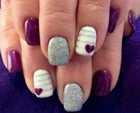 4. color morado con corazones - ¿Tienen las uñas cortas? Aquí están…
