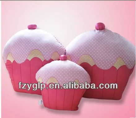 De color rosa de la magdalena relleno felpa suave de la ... De color rosa de la magdalena relleno felpa suave de la ...