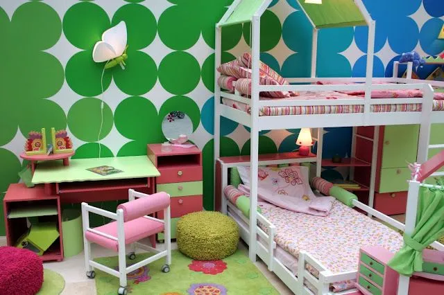 Colorido dormitorio para niñas con camarote predomina el color ... Colorido dormitorio para niñas con camarote predomina el color ...