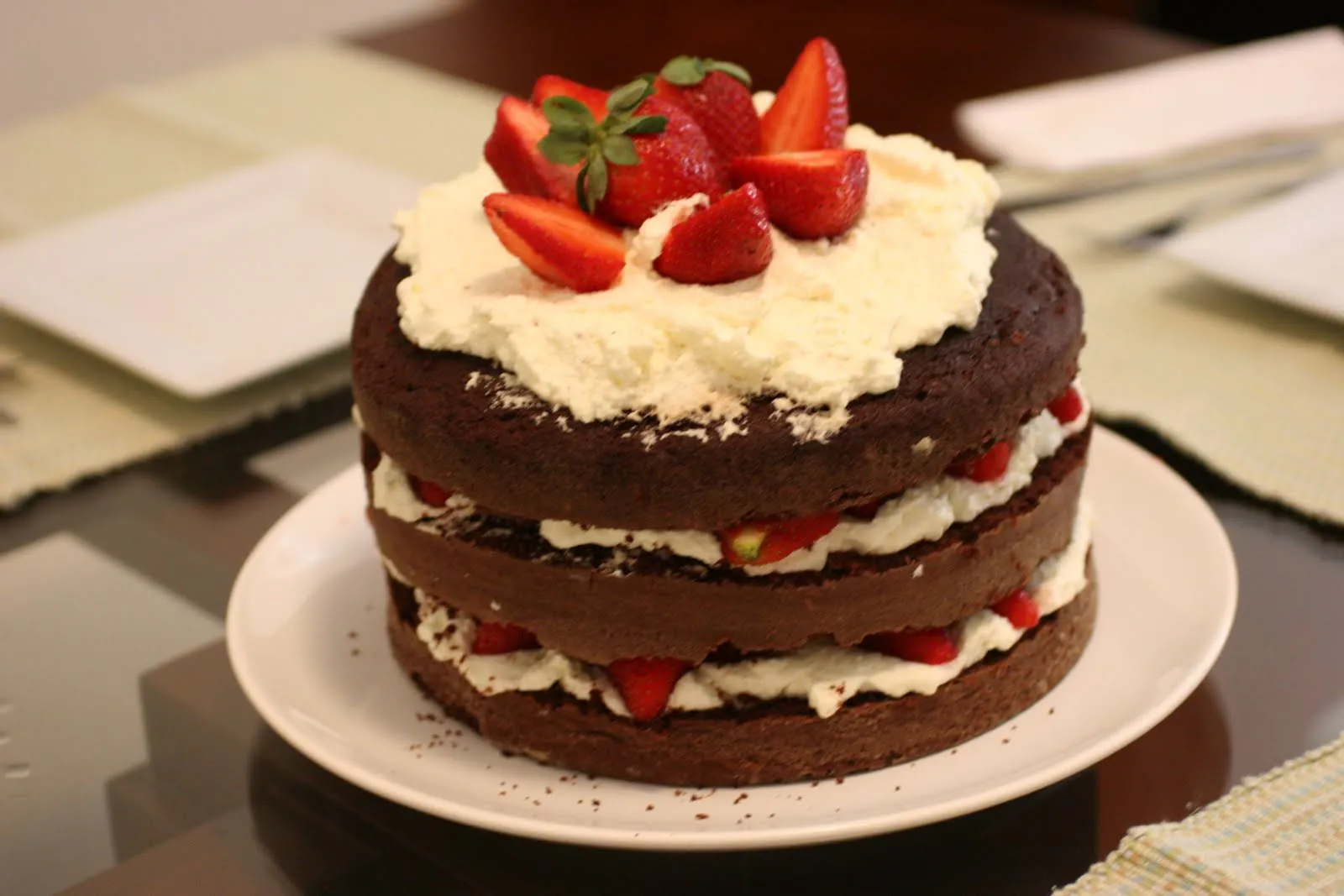 Com uma pitada de açúcar...: Bolo de Chocolate com Merengue de ...