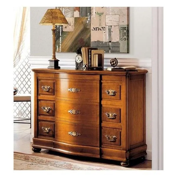 Cómoda en madera de haya maciza con cinco cajones y patas. Cómoda en madera de haya maciza con cinco cajones y patas.