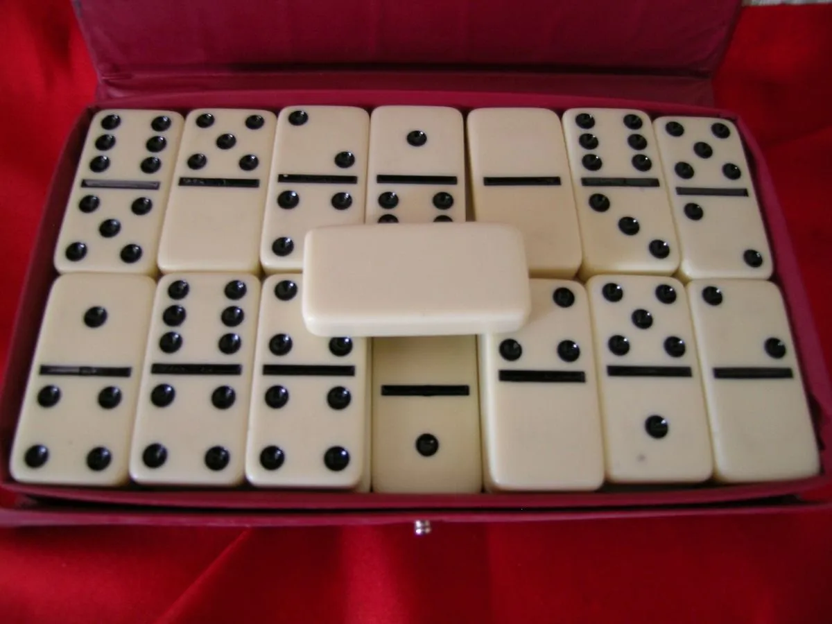 Complejo juego de dominó: Chuti-Mul, definiciones y valores ...