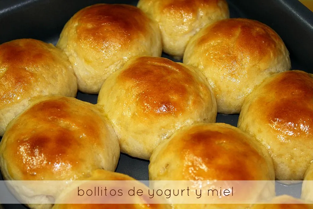 Complicaciones las justas: Bollitos de yogurt y miel Complicaciones las justas: Bollitos de yogurt y miel