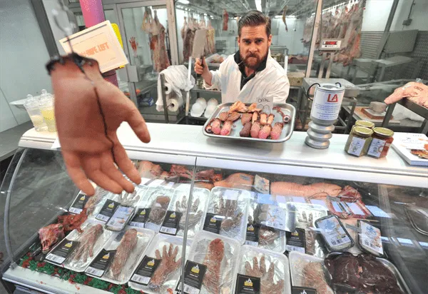 Comprar carne humana ya es posible en una carnicería de Londres ... Comprar carne humana ya es posible en una carnicería de Londres ...