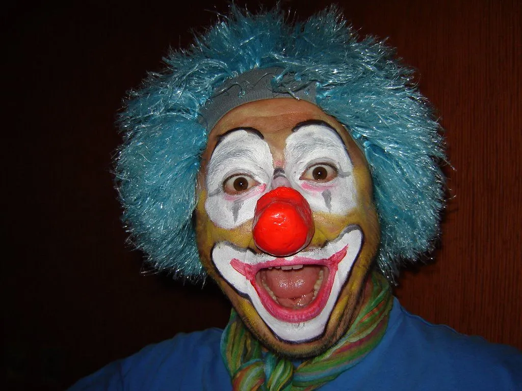 La Comunidad del Sueño, Color y Expresión: El CABEZÓN ES UN PAYASO...