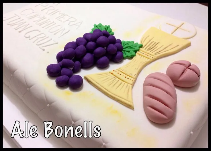 Mi primera comunión. Uvas moradas, cáliz y pan. Bizcochuelo de ... Mi primera comunión. Uvas moradas, cáliz y pan. Bizcochuelo de ...