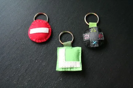 con2botontes. broches originales. llaveros de fieltro | con 2 botones con2botontes. broches originales. llaveros de fieltro | con 2 botones
