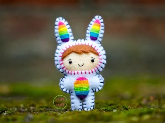 Conejo Arco Iris de Fieltro Peluche de Bolsillo por nuffnufftoys
