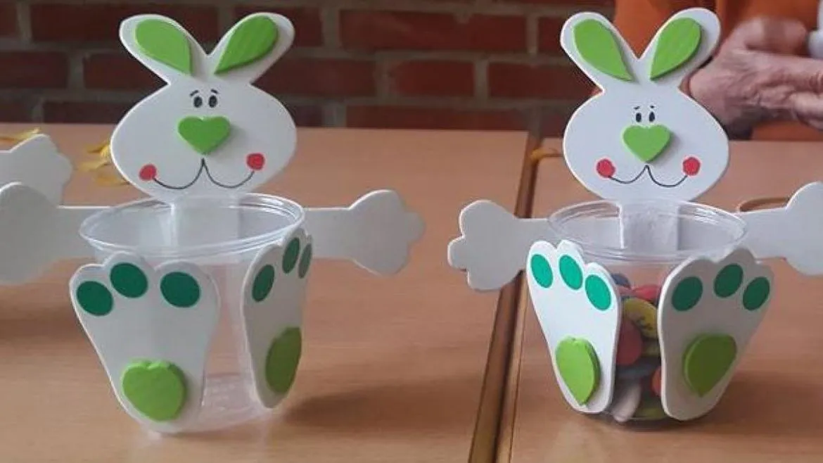 Conejos de pascua en goma eva