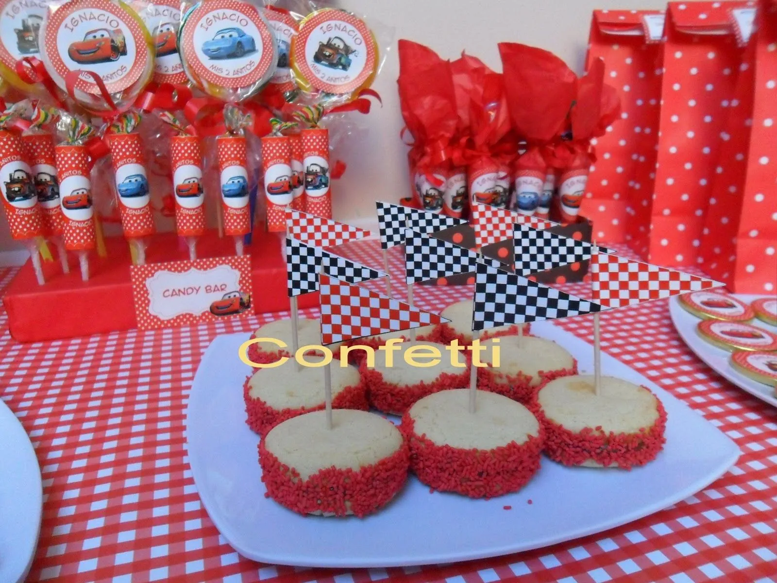 Confetti Dulces Momentos: Mesa de golosinas con Cars Confetti Dulces Momentos: Mesa de golosinas con Cars