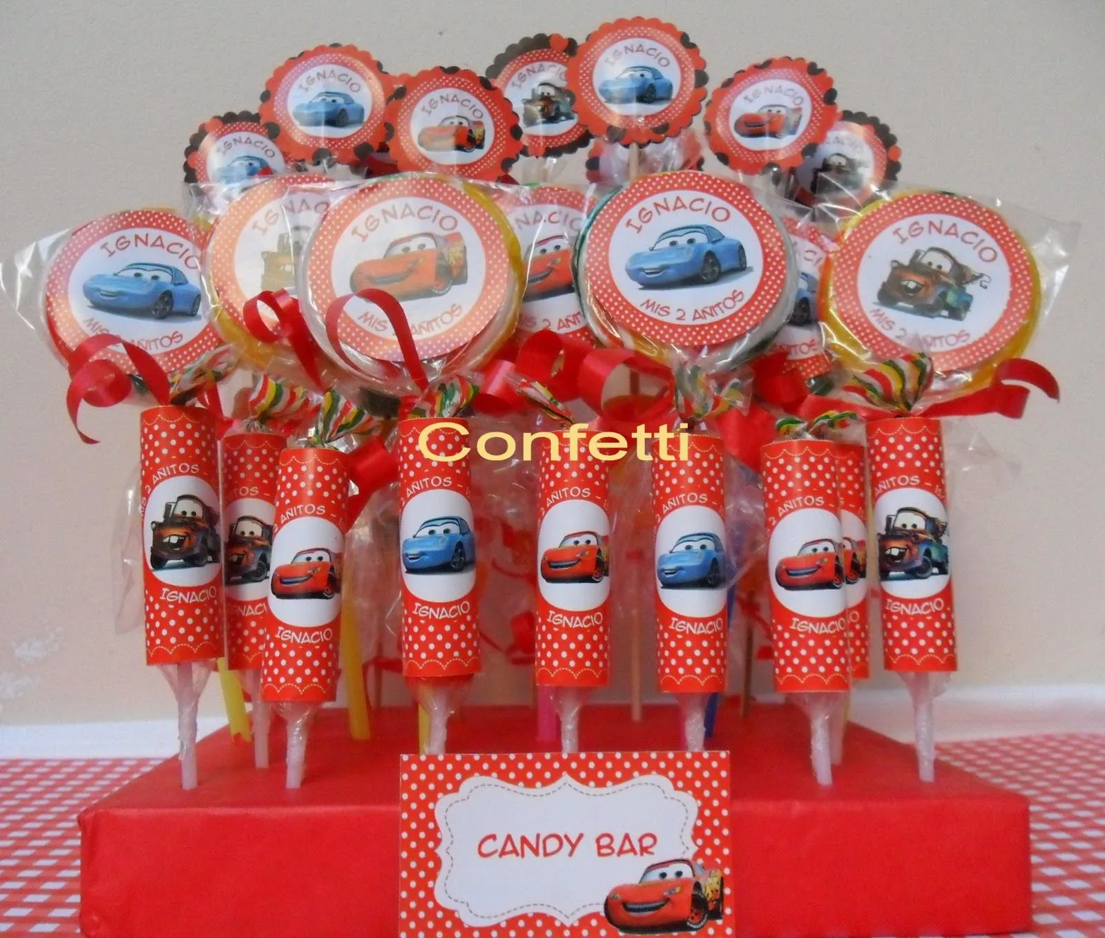 Confetti Dulces Momentos: Mesa de golosinas con Cars Confetti Dulces Momentos: Mesa de golosinas con Cars