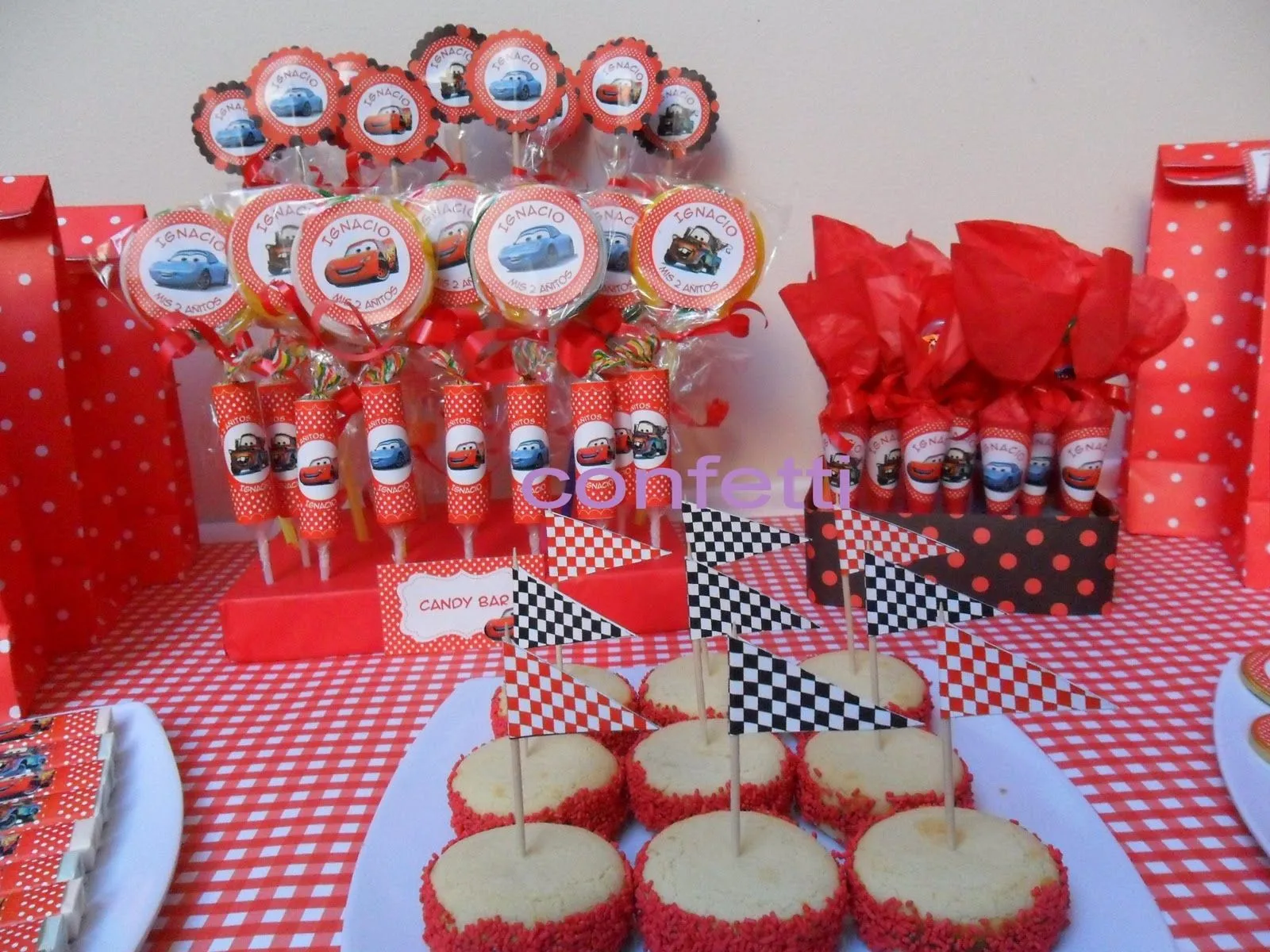 Confetti Dulces Momentos: Mesa de golosinas con Cars Confetti Dulces Momentos: Mesa de golosinas con Cars