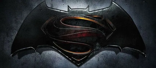 El conflicto del logo del Valencia versus Batman El conflicto del logo del Valencia versus Batman