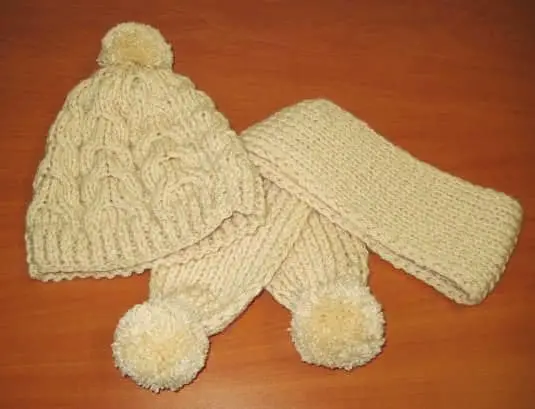 Conjunto de gorro y bufanda infantil