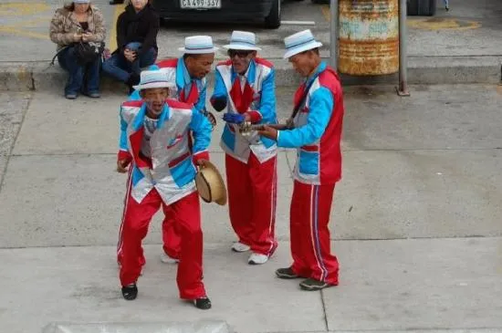 El conjunto de viejitos en Hout Bay - Picture of Hout Bay, Cape ...