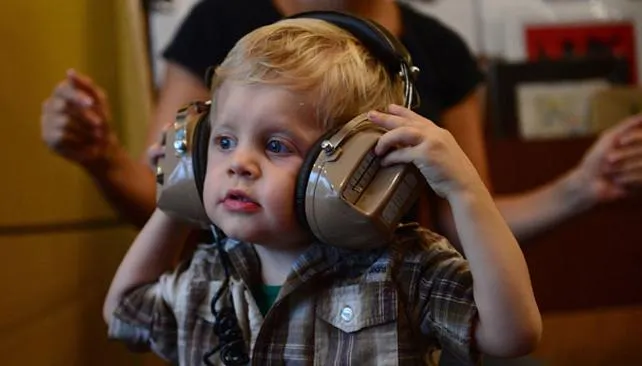 Conocé la primera escuela para bebés DJs | VOS