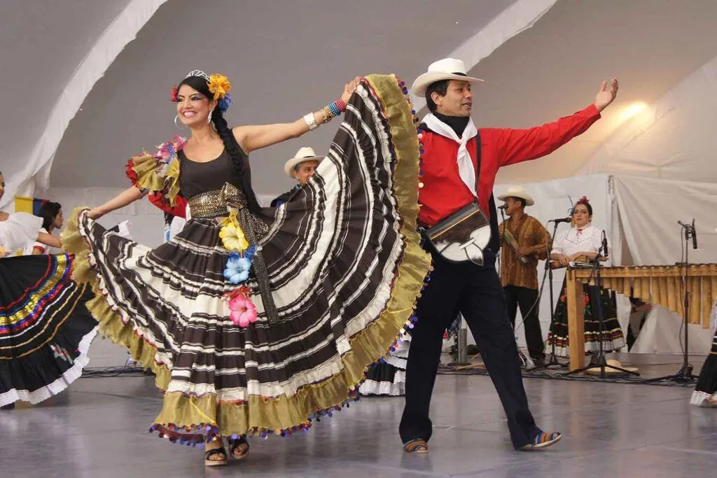 Conociendo Colombia: Trajes y bailes típicos de la región andina - Ruta Viajera Conociendo Colombia: Trajes y bailes típicos de la región andina - Ruta Viajera