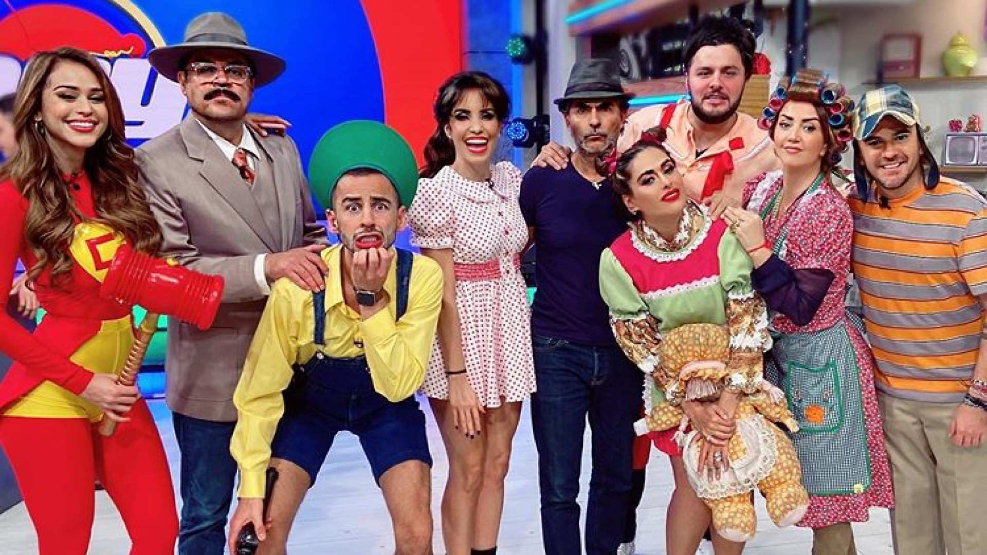 No contaban con su astucia!: Así fue como los conductores de “Hoy” rindieron homenaje a Chespirito No contaban con su astucia!: Así fue como los conductores de “Hoy” rindieron homenaje a Chespirito