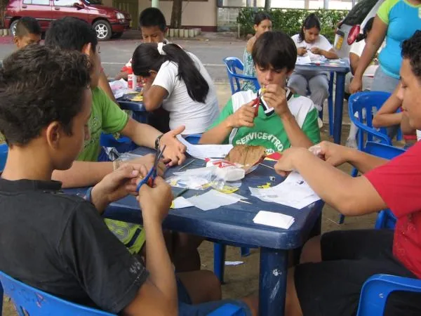 Continúan los talleres de manualidades del Instituto de Juventud ... Continúan los talleres de manualidades del Instituto de Juventud ...