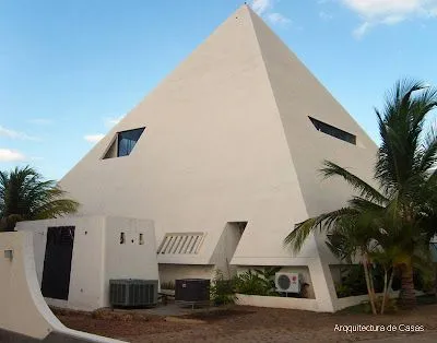 Contrafachada de la moderna casa venezolana Contrafachada de la moderna casa venezolana