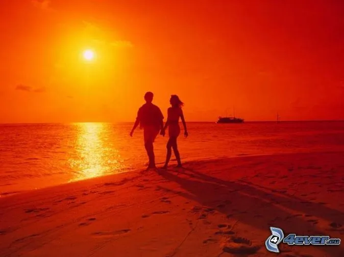 coppia-al-mare,-tramonto- ...