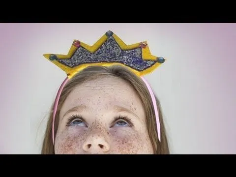 Cómo hacer una corona para disfraz de princesa - YouTube Cómo hacer una corona para disfraz de princesa - YouTube