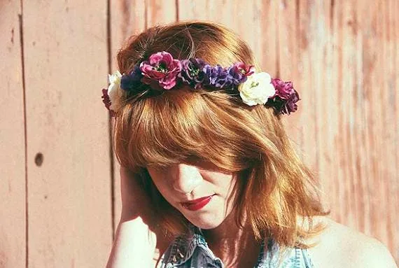 Coronas de flores, el toque "in" de tu outfit en primavera - Coronas de flores, el toque "in" de tu outfit en primavera -