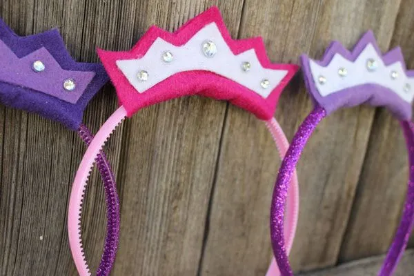 Gorros de princesas de goma eva - Imagui