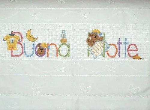 Corredino del bebè fai da te: lenzuolini a punto croce - Blogmamma.