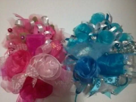 Como hacer un corsage de mano para baby shower o despedida de ...