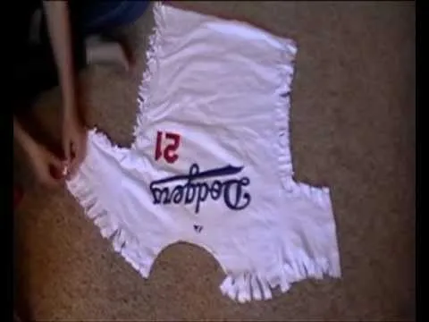Como cortar hombros de camisetas