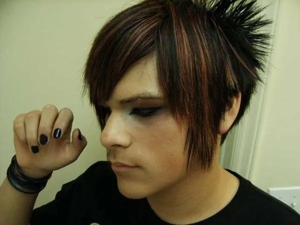 Cortes de pelo y Maquillaje Emo para hombres - Modaellos.com Cortes de pelo y Maquillaje Emo para hombres - Modaellos.com