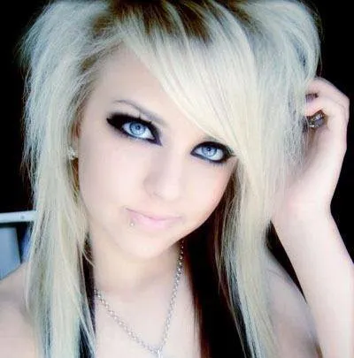 Cortes de pelo y peinaos EMO para mujeres