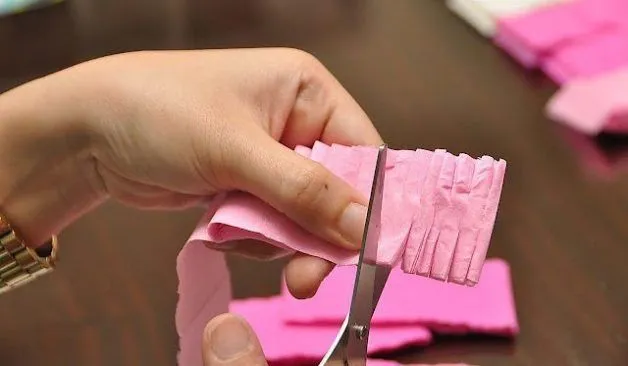 Como hacer cortinas con papel crepe | Todo Manualidades Como hacer cortinas con papel crepe | Todo Manualidades