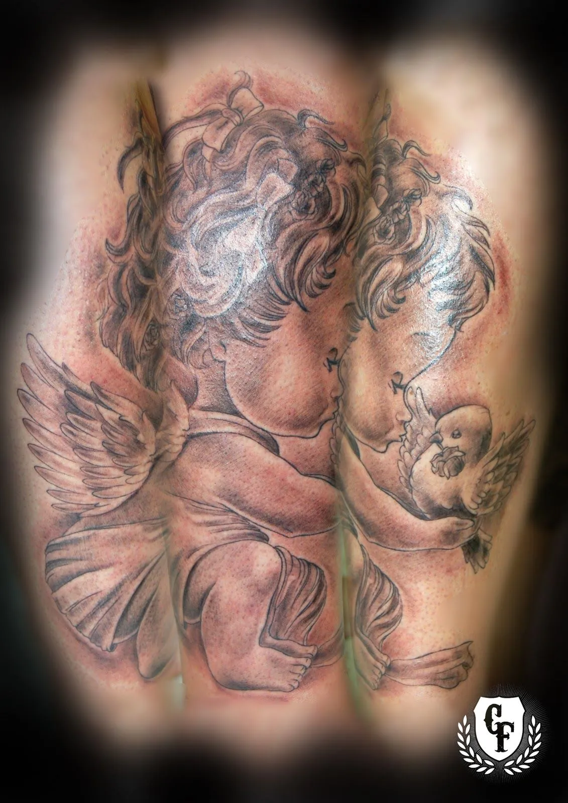 CosaFina tattoo Carlos Art Studio: tatuaje angelito