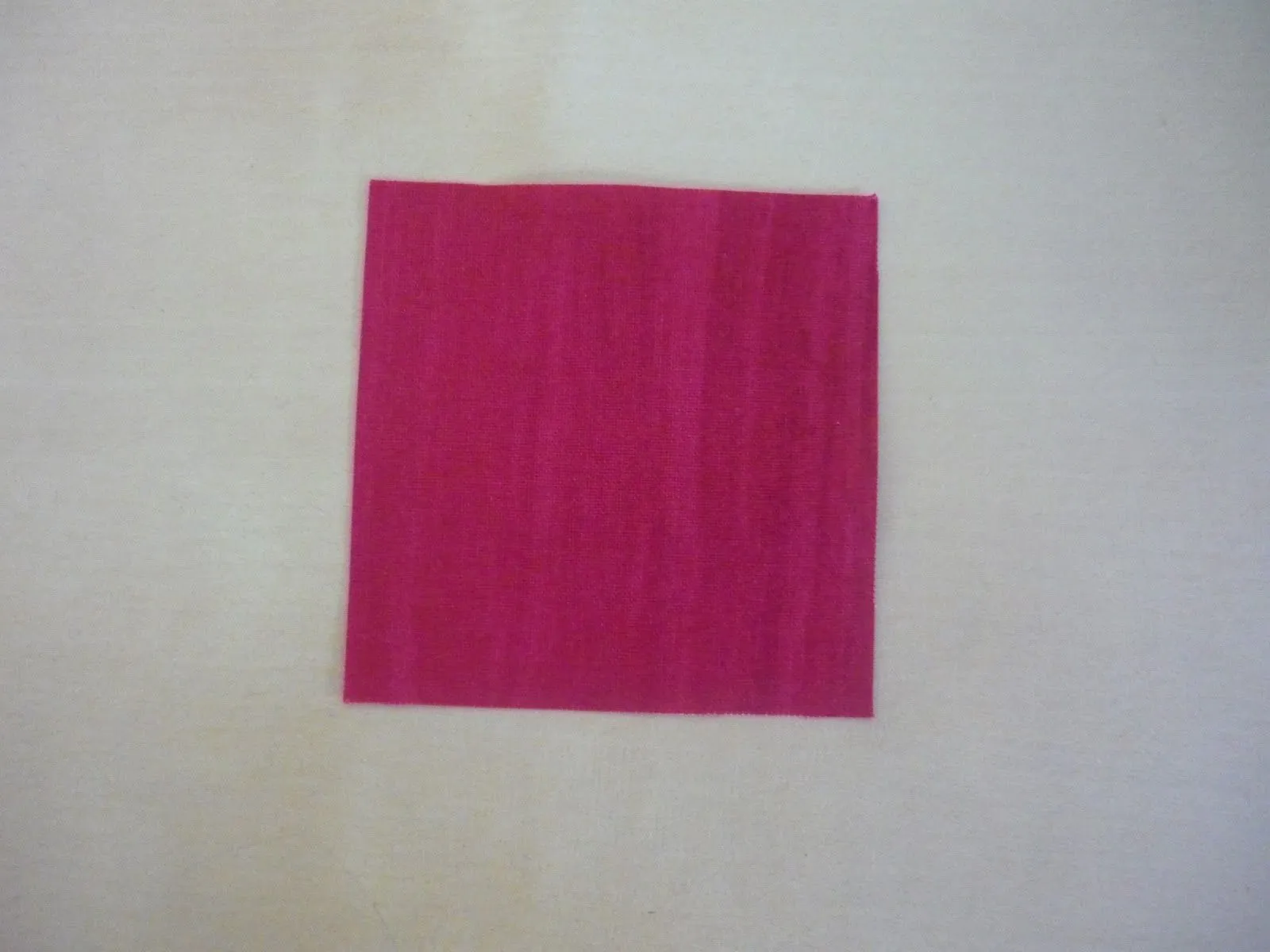 Coser y Coser Patchwork: Cómo cortar un círculo a partir de un cuadrado Coser y Coser Patchwork: Cómo cortar un círculo a partir de un cuadrado