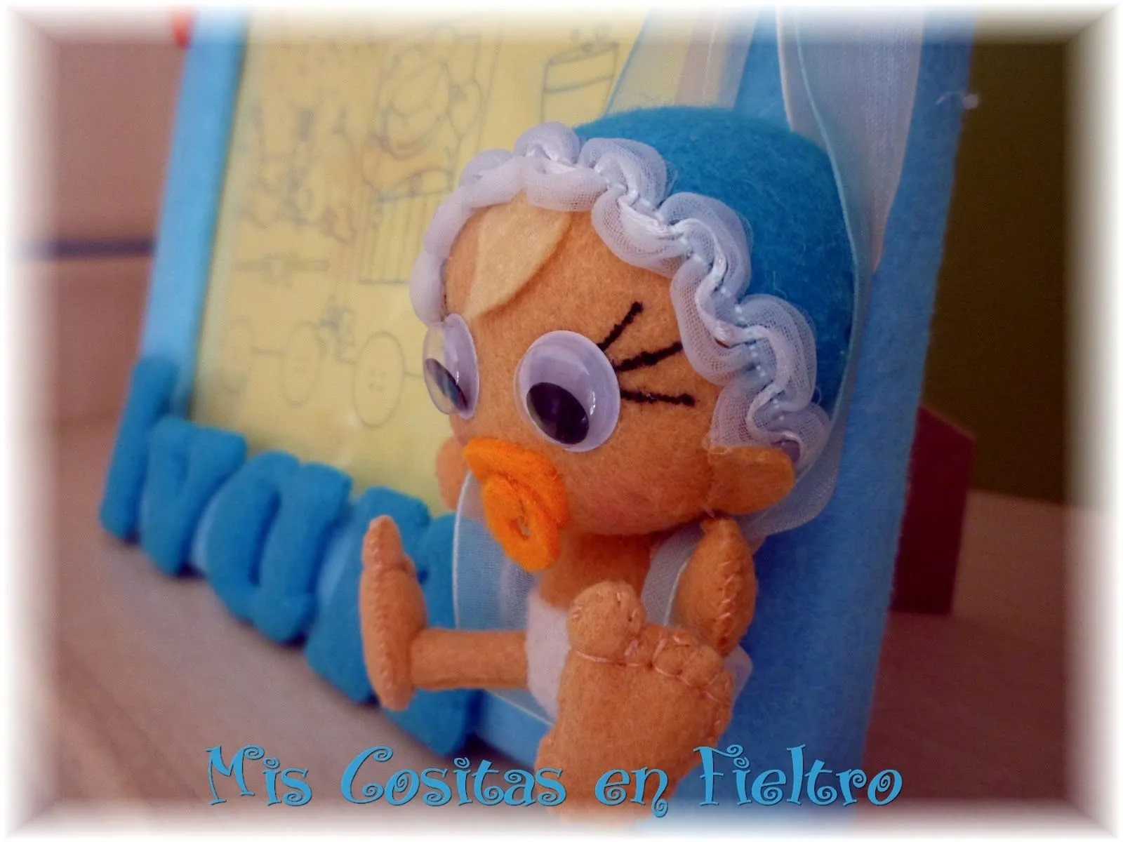 Mis Cositas en Fieltro: MARCO CON CIGÜEÑA Y SUJETACORTINAS PARA IVÁN Mis Cositas en Fieltro: MARCO CON CIGÜEÑA Y SUJETACORTINAS PARA IVÁN