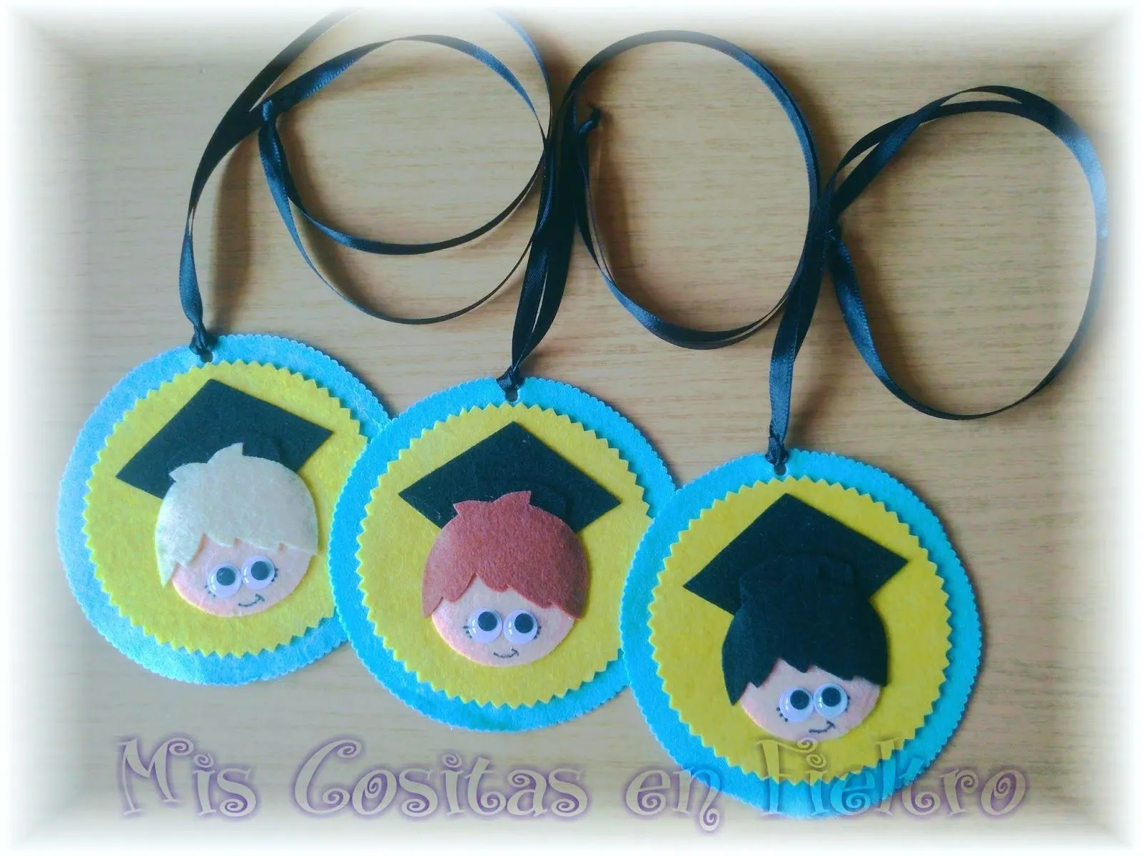 Mis Cositas en Fieltro: MEDALLAS DE GRADUACIÓN PARA NIÑOS Mis Cositas en Fieltro: MEDALLAS DE GRADUACIÓN PARA NIÑOS