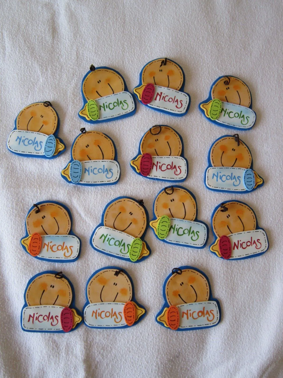 Me encargaron para un baby shower un cartelito y unos souvenir, el ...