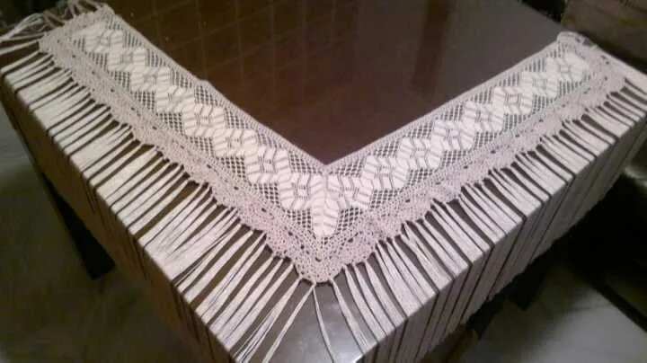 Cositas: Mantoncillo de encaje de bolillos y blonda de ganchillo ...