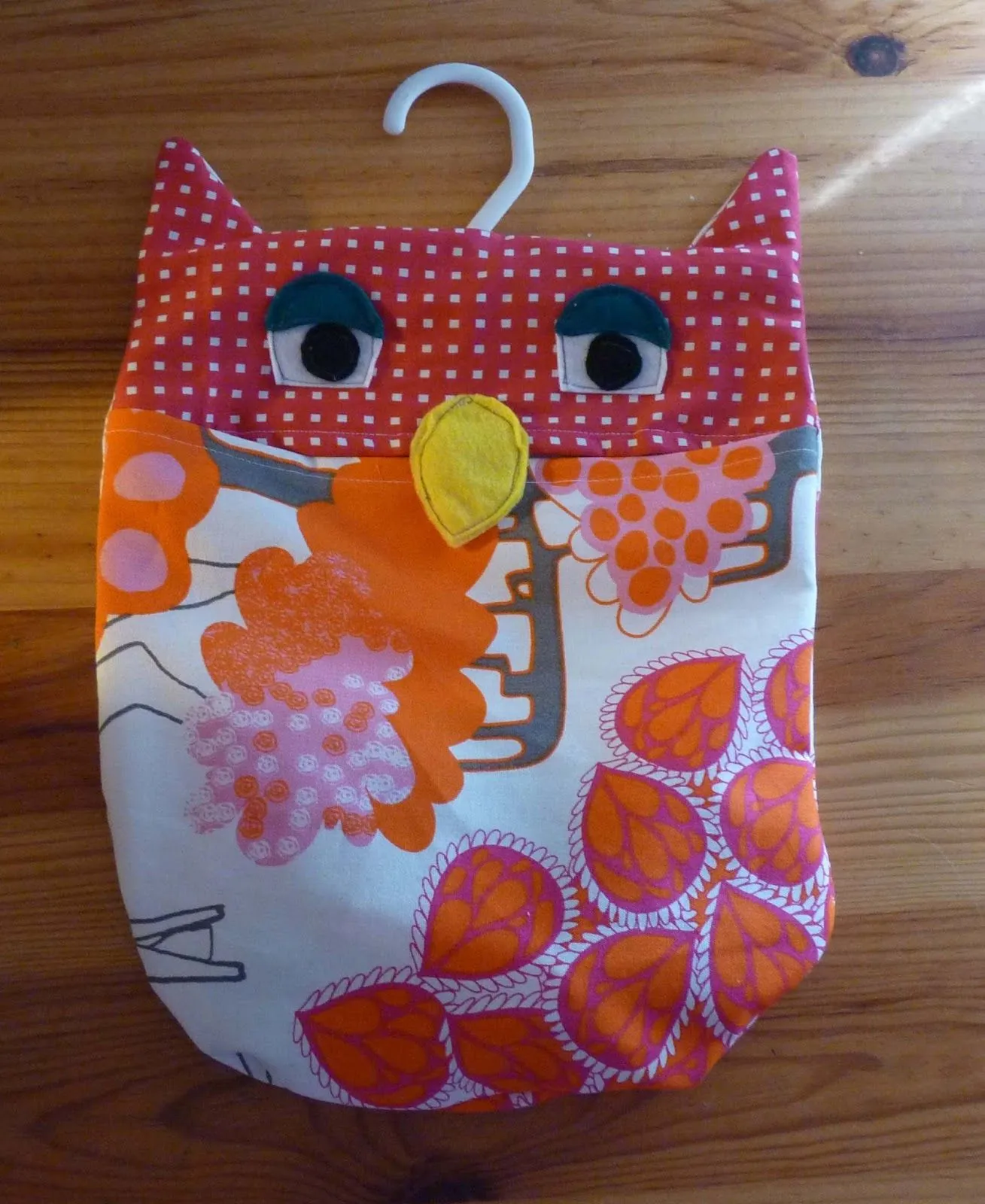 Las Cositas de Marga: Bolsa de tela con forma de búho. Las Cositas de Marga: Bolsa de tela con forma de búho.