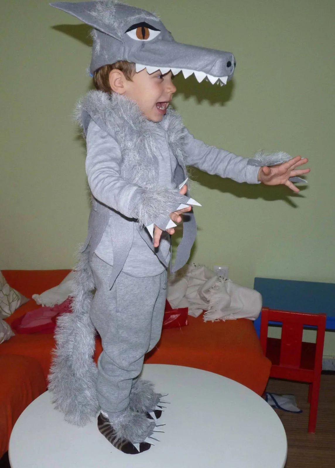 Las Cositas de Marga: Disfraz de lobo hecho a mano para niños ... Las Cositas de Marga: Disfraz de lobo hecho a mano para niños ...