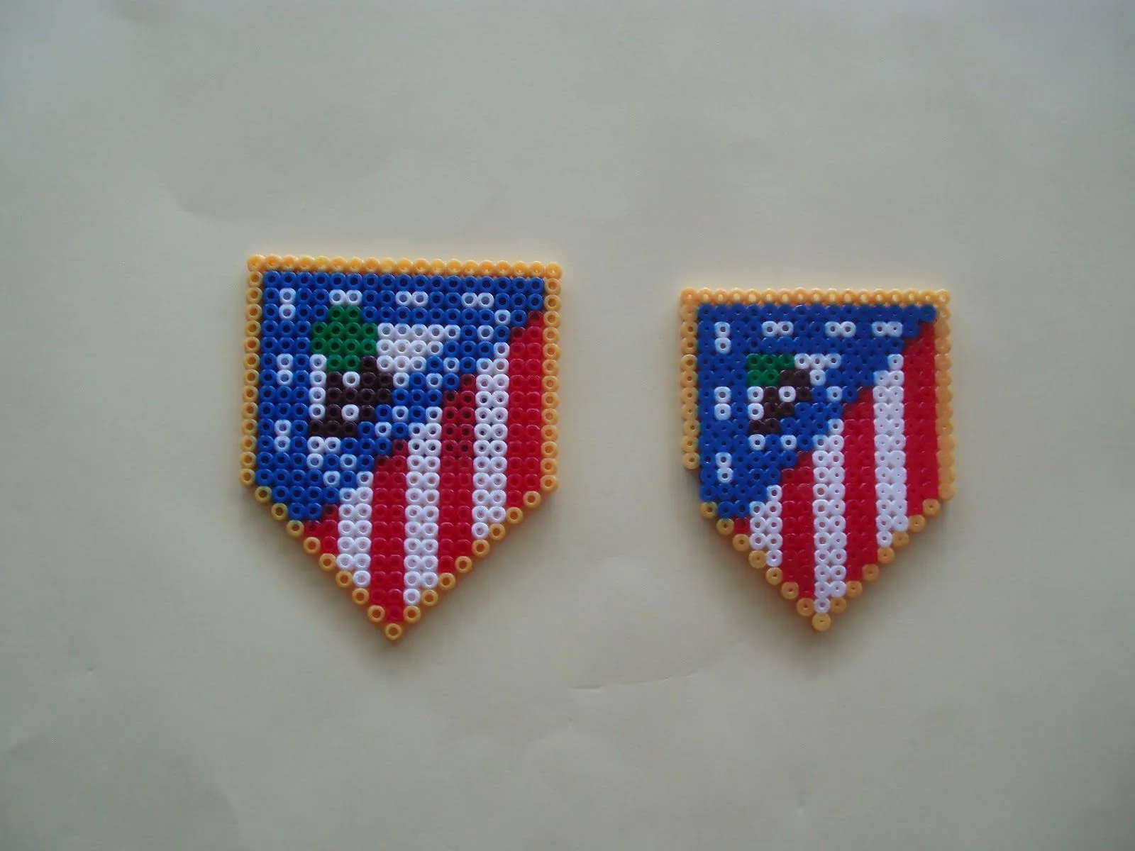 LAS COSITAS DE SUKY: ESCUDOS HAMA BEADS